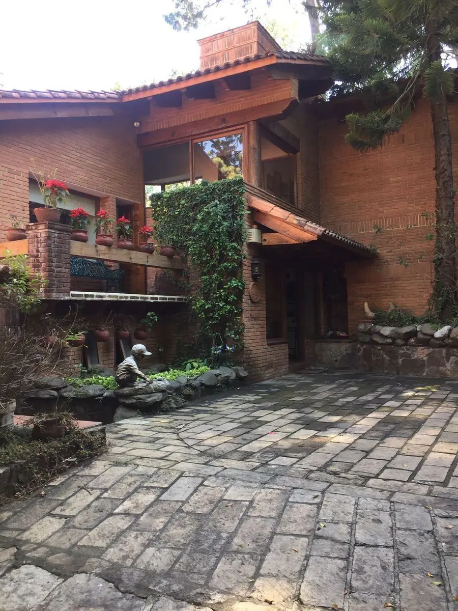 Casa en venta en Avandaro, Valle de Bravo — foto 1 de 37