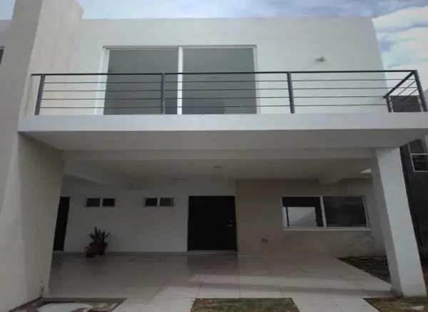 Casa en Venta de Dos Niveles, Ubicada en Fraccionamiento Cerrado los Prados, Queretaro