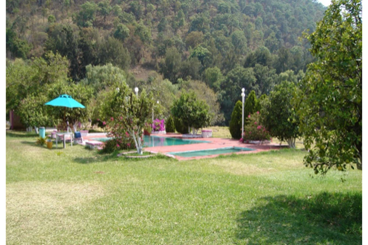 Quinta en venta en San Juan Atezcapan, Valle de Bravo — foto 1 de 27