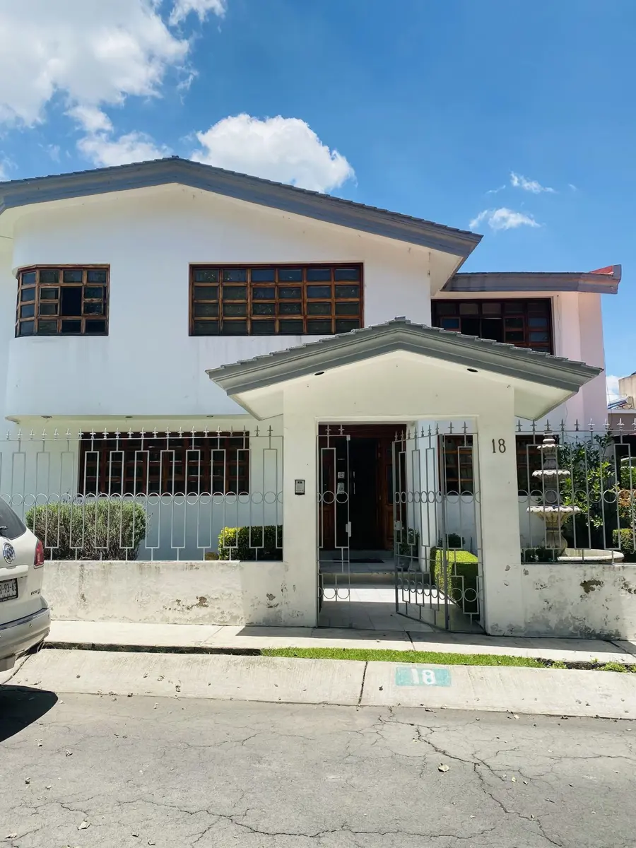 Casa en venta en San Miguel Zinacantepec Centro, Zinacantepec — foto 1 de 5