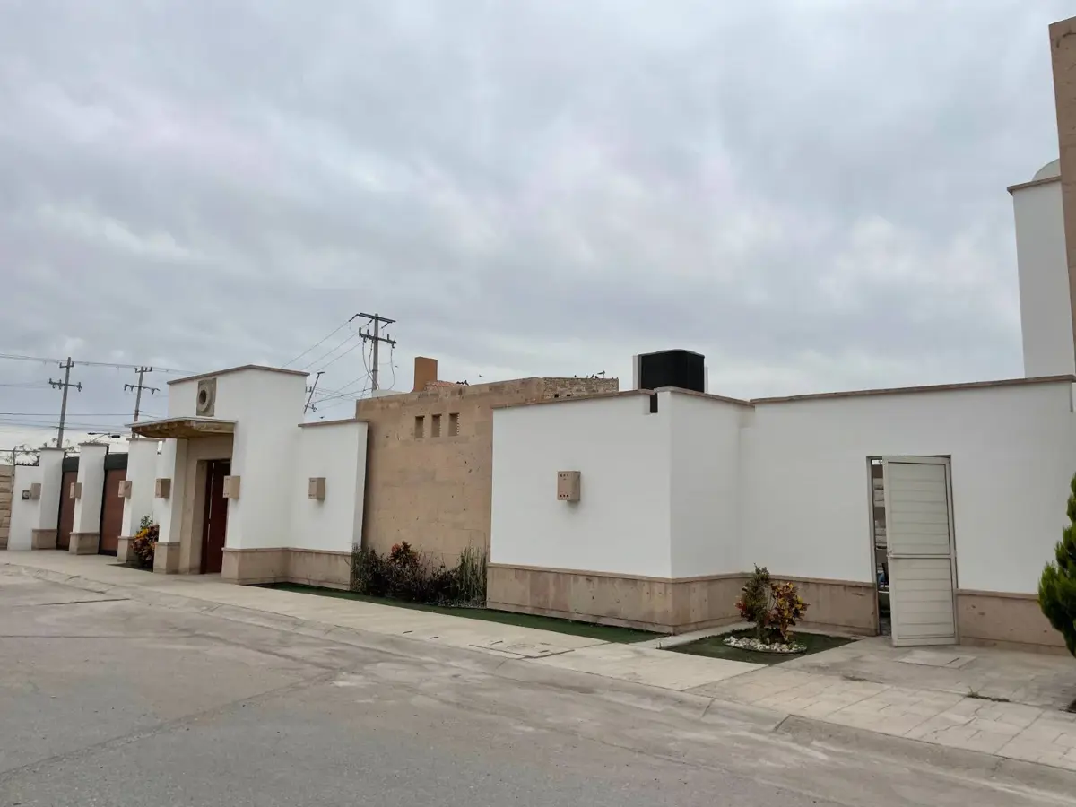 Casa habitación con alberca y terraza. Fraccionamiento los Cedrs 2, Gómez Palacio, Dgo. Casa habitación con alberca y terraza. Fraccionamiento los Cedrs 2, Gómez Palacio, Dgo.