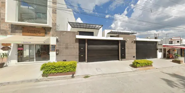 CASA EN VENTA DE DOS NIVELES, UBICADA EN LA COLONIA LAS GLORIA, TUXTLA GUTIERREZ