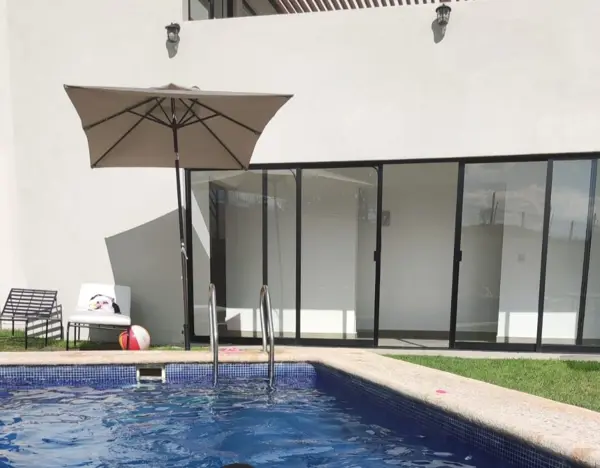 Casa con Vista a la Alberca en Cumbres del Lago, Juriquilla.