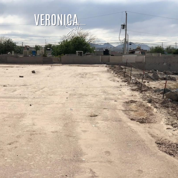 TERRENO COMERCIAL EN RENTA
CALLE HENEQUÉN Y JUMANOS