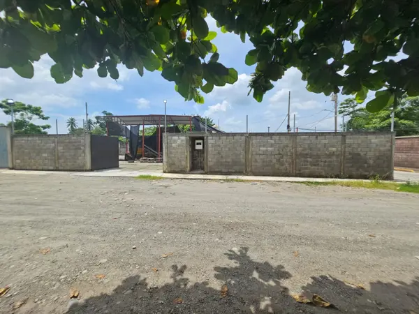 OFICINA, BODEGA Y PATIO DE MANIOBRAS, MUY BIEN UBICADO, 7A SUR ESQ CAMINO EL TUBO ANTES DEL LIB. SUR