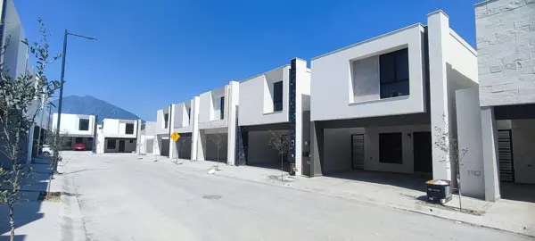 Casa en venta en Altrysa, García — foto 2 de 3