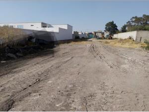Terreno en renta con portón de acceso sobre avenida Lerma en Metepec
