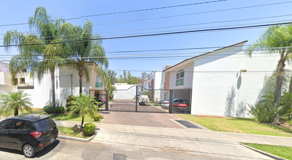 VENDO CASA EN BOSQUES DE LA VICTORIA, GDL-JAL