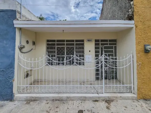 Venta de Casa en Zona Centro de Mérida. a Pocas Calles de Av. Itzáes