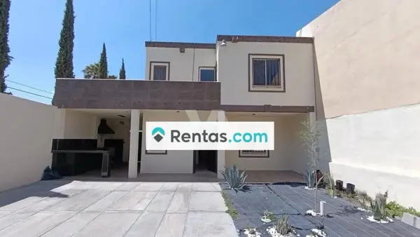Casa con linda palapa en Privada Tulipanes