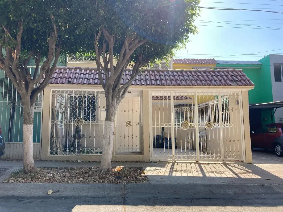 Casa en venta en Arcos de Zapopan 1a. Sección, Zapopan — foto 1 de 6