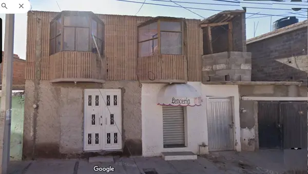 Se vende casa en Pozos zona centro de 457 mt2 de terreno 510 mt2 de constrccion 7 rec 5 baños 3 coc
