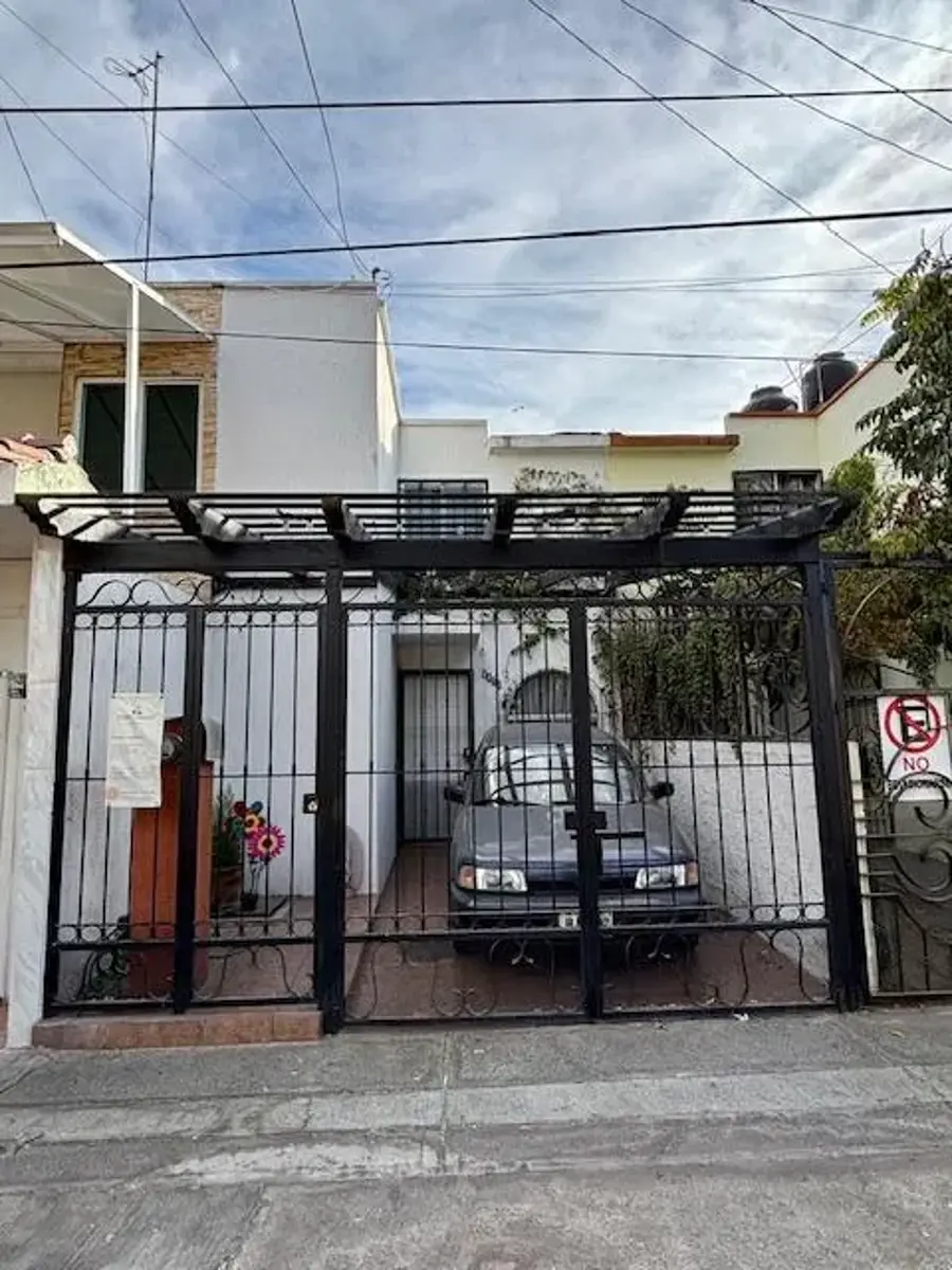 Casa en venta en Jardines Del Valle, Zapopan — foto 1 de 9