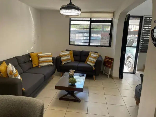 Casa en venta en Jardines Del Valle, Zapopan — foto 2 de 8