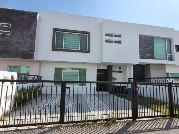 Casa en Venta en El Mirador – Vive con Confort y Seguridad
