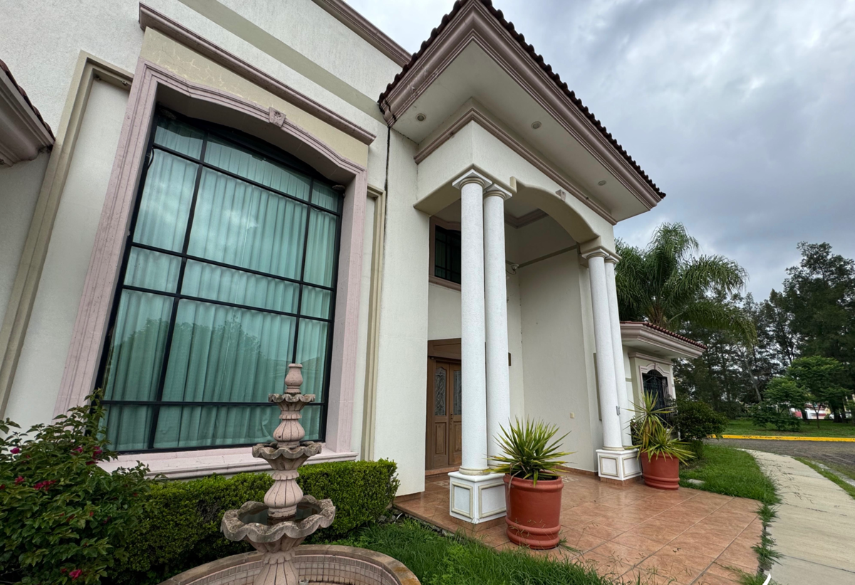 Casa en venta en Bosques de la Huerta, Morelia — foto 1 de 20