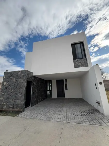 Casa en venta - Xaramá Entorno Residencial – Zona Poniente AGS ¡Haz de esta casa tu nuevo comienzo¡