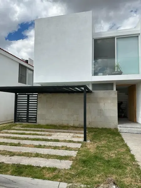 Casa en venta al norte - Residencial Las Plazas - Tu nueva historia comienza aquí..
