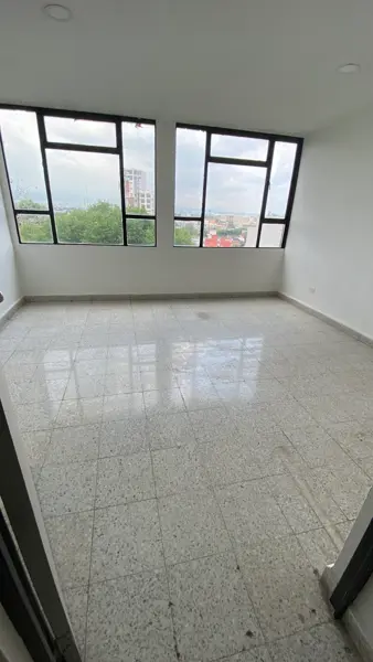 Renta oficinas amplias. Col. La Paz