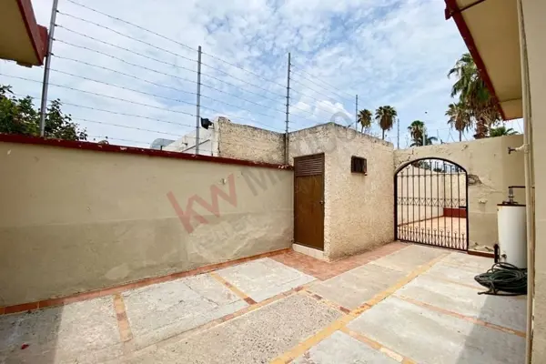 Casa en venta en Navarro, Torreón — foto 3 de 16