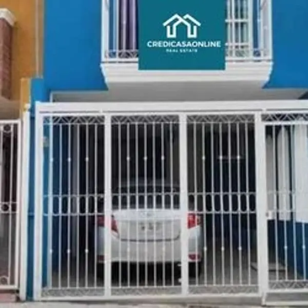 Casa en Venta en Colinas del Rey, Zapopan - Espacio y Comodidad