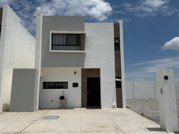 Casa en Venta en Fracc. Paseo Áurea, cercano a Senderos y TSM