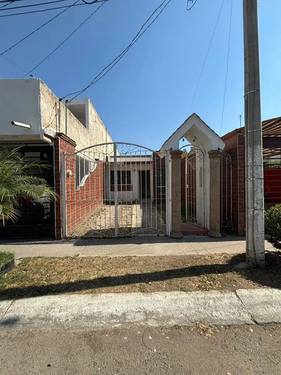 Casa en venta en Parques de Tesistán, Zapopan — foto 1 de 8