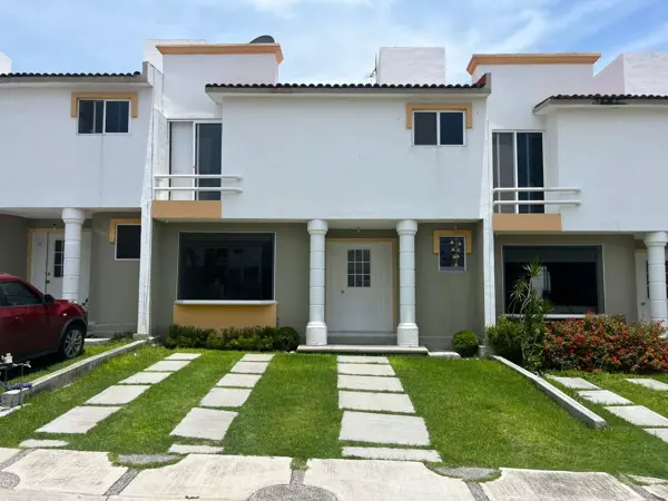 Casa Ubicada Juriquilla, a Una Cuadra de la Comercial Mexicana