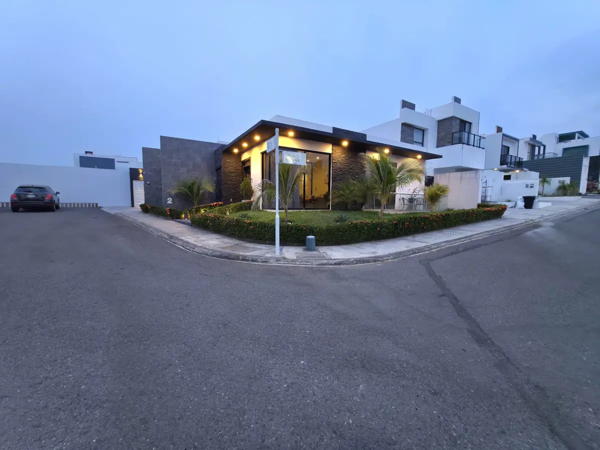 Casa en venta en Lomas de la Rioja, Alvarado — foto 1 de 14