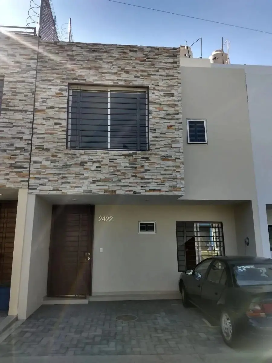 Casa en venta en Praderas del Centinela, Zapopan — foto 1 de 10