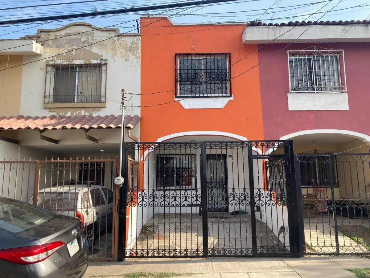 Casa en venta en Lomas de Zapopan, Zapopan — foto 1 de 9
