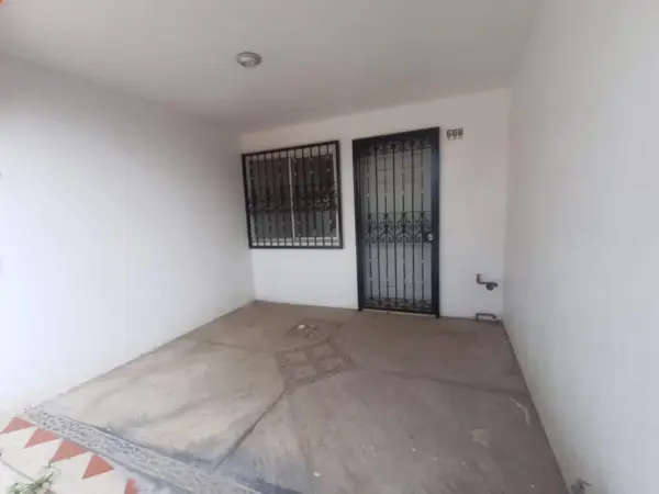 Casa en venta en Lomas de Zapopan, Zapopan — foto 2 de 9