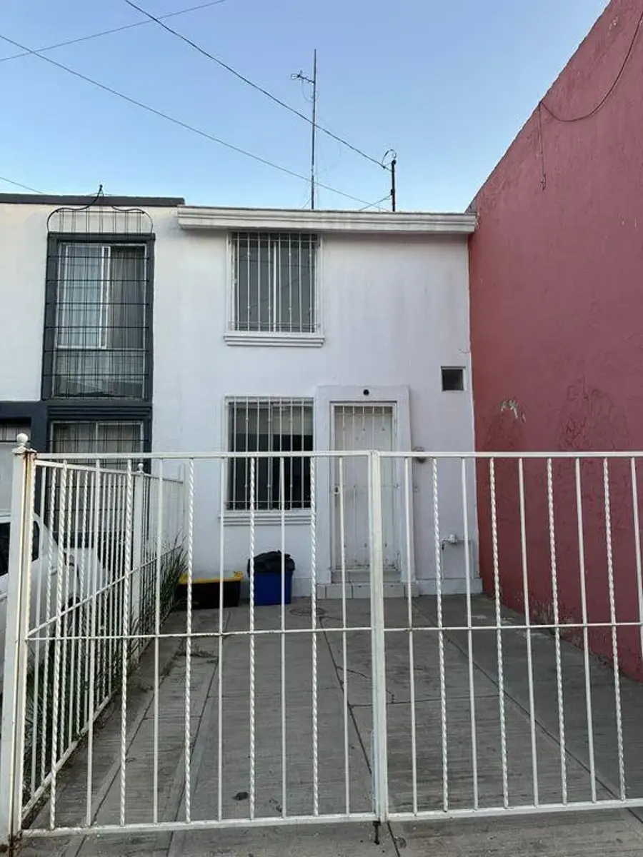 Casa en venta en Villas de Torremolinos, Zapopan — foto 1 de 15