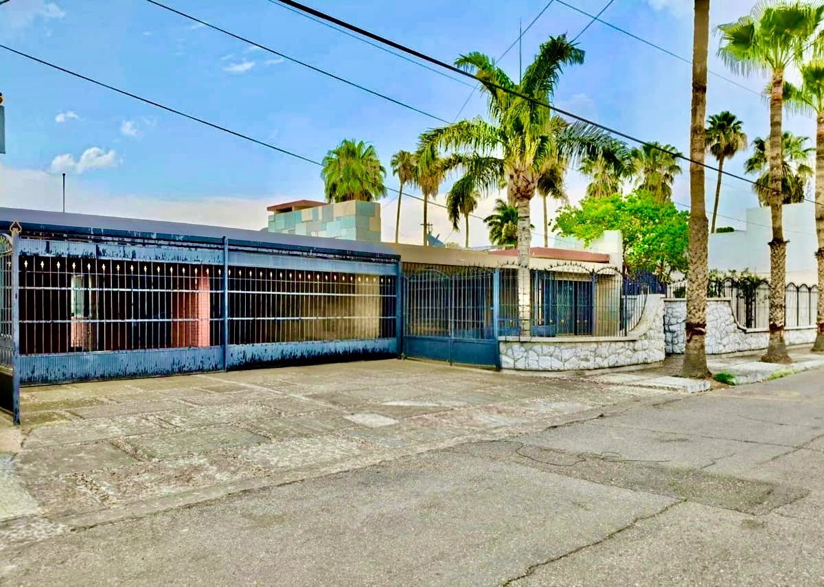 Casa en venta en Navarro, Torreón — foto 1 de 17