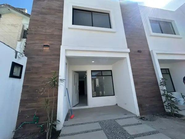 Casa en venta 11 sur y periférco. Castillotla
