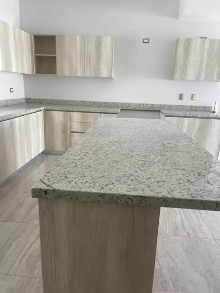 Casa Nueva en Una de las Mejores Cerradas de Viñedos
