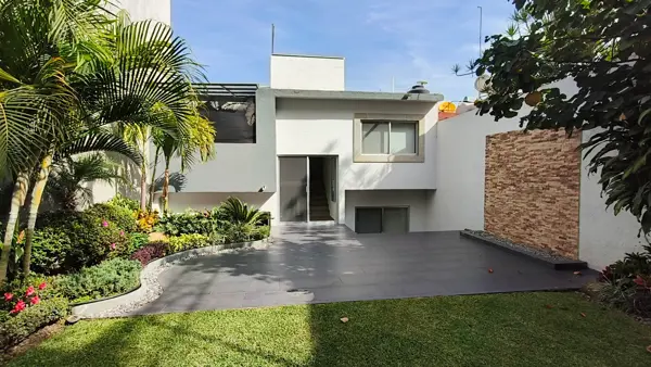 Casa sola recién remodelada en fraccionamiento la Cañada $6,300,000