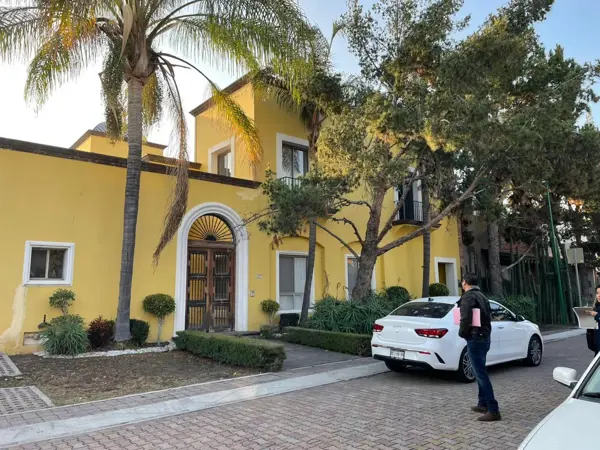 Casa en Venta en Fraccionamiento Cerrado, Ampliación Huertas del Carmen, Corregidora, Querétaro