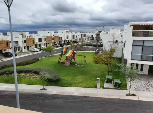 Venta Casa ADJUDICADA en Condominio Zibata qUERETARO