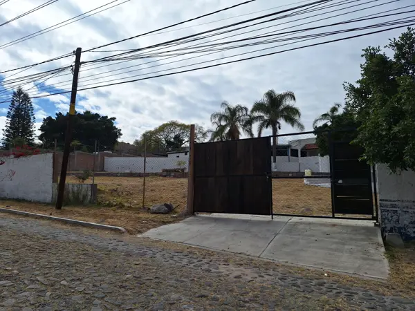 TERRENO EN RENTA EN CORREGIDORA JUNTO A SANTA BARBARA