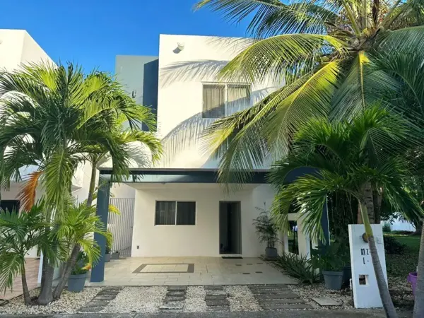 Casa en Venta en Álamos, Benito Juárez: Espaciosa con Jardín y Amenidades