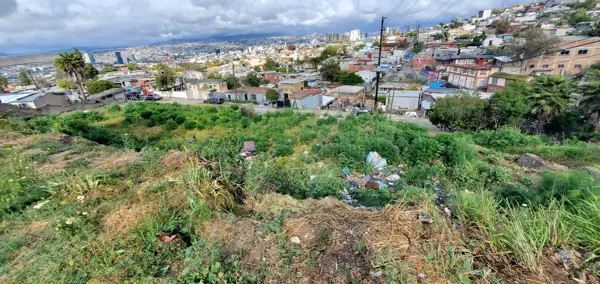 SE VENDEN 3 TERRENOS CENTRICOS EN TIJUANA, AMPLIOS 350 MT2 CADA UNO (10 X 35 MT)  1,050 MT2 EN TOTAl