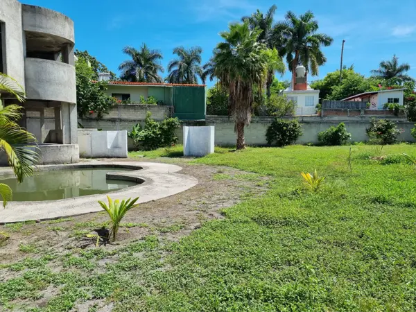 Casa en obra gris con amplio terreno en Chiconcuac, Morelos