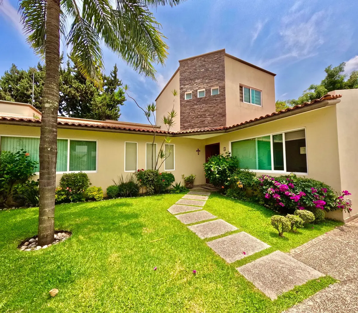 Casa en venta en Lomas de Cortes, Cuernavaca — foto 1 de 19