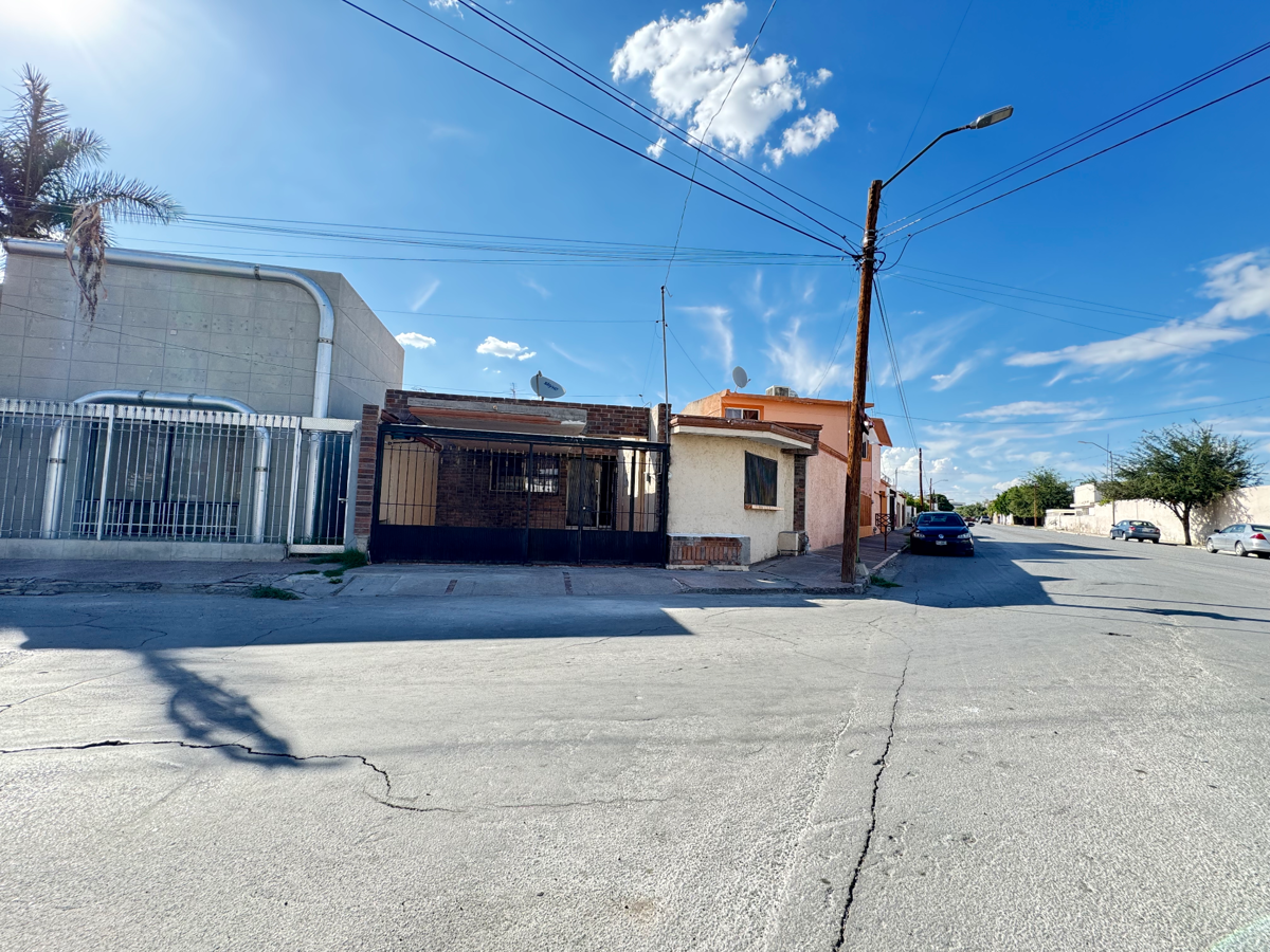 Casa en venta en Navarro, Torreón — foto 1 de 13