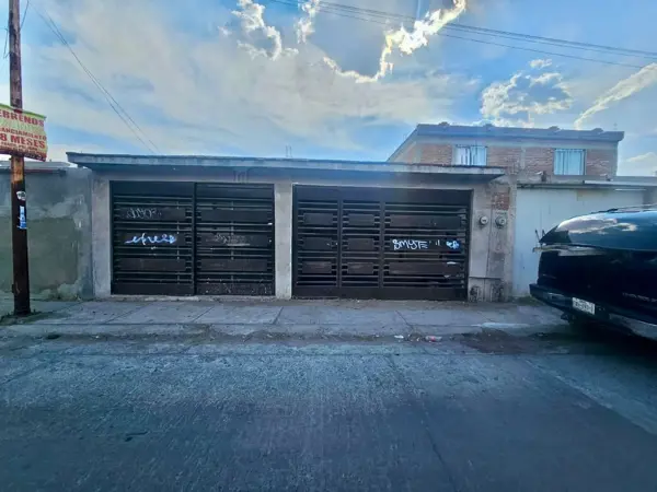 REMATE NEGOCIABLE CASA EN FRACC. LA LUZ