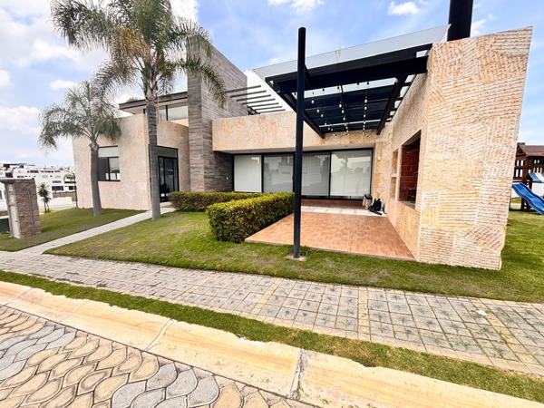 Terreno en venta en Lomas de Angelópolis, San Andrés Cholula — foto 3 de 11