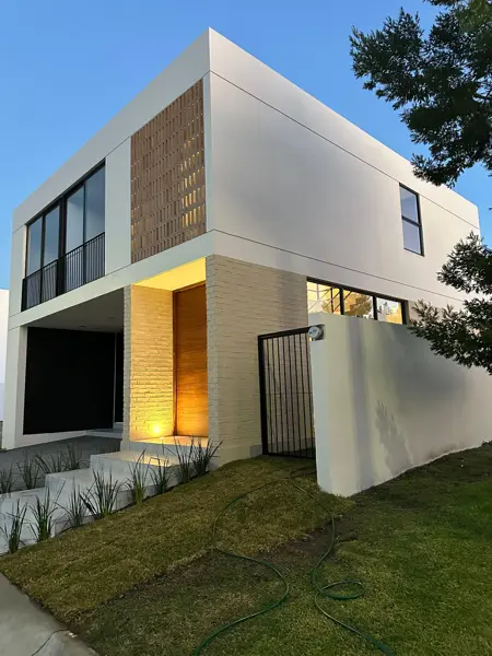 Totalmente Nueva en los Robles