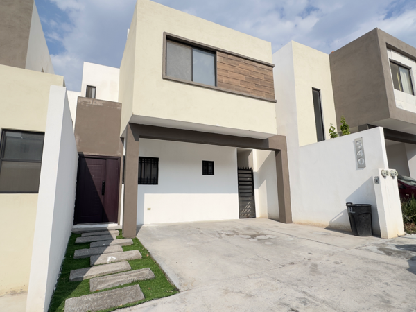 CASA EN RENTA AL ORIENTE DE SALTILLO!!!