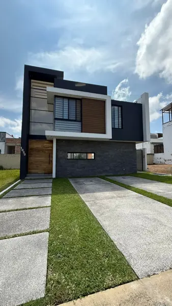 Casa Residencial en Venta en Valle Imperial, Zapopan.